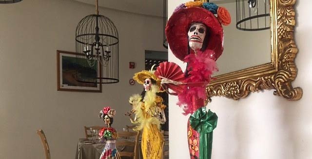 Caveiras simpáticas fazem a festa no Dia de Los Muertos no México